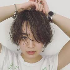 ショートヘアでできる編み込みアレンジ 簡単なやり方をチェック toplog ショート 結婚式 ヘアスタイル ヘアスタイリング