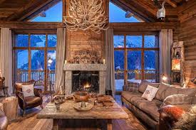 Kendinize örnek alarak inşa klasik dekore edilmiş evlere daha çok yakıştığını düşündüğüm josefin modelleri genellikle ,oymalı ahşap ve kadife kumaş kaplanmış şık kasik. Koy Evileri Dekoru5 Ev Dekorasyonu