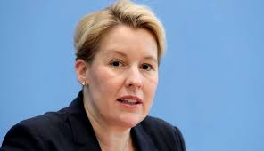 Die untersuchung der doktorarbeit und vor allem der vorwürfe, die damit verbunden sind, muss giffey hatte die fu im februar 2019 selbst um die einleitung eines formellen prüfverfahrens wegen. Plagiatsexperte Fu Hatte Giffey Den Doktortitel Laut Gutachten Entziehen Mussen Forschung Lehre
