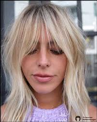 Insbesondere bei einer hohen oder breiten stirn kann ein pony optisch gekonnt kaschieren und dein gesicht weicher wirken lassen. 43 Beste Kurze Frisuren Mit Pony Frisuren Blond Mittellang Mit Pony Frisuren Kurz Mit Pony Frisuren Mittellanges Haar Mit Pony