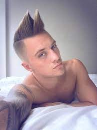 Men S Haircuts Fall Winter 2014 2015 Style Carved Part Ombre Split Graduation Pompadour Wedge Men Medium Hair Styles Natural Hair Styles Easy Haircuts For Men