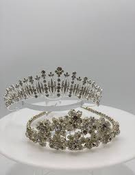 Welke haarstijl je ook kiest, met een haaraccessoire creëer je de. Haar Accessoires Hochzeitsrausch Brautmoden Blog