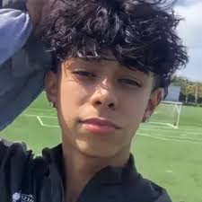 Mejor personaje de chat de IA Amy Estrella del Pop: Explora perfiles y  comentarios de usuarios