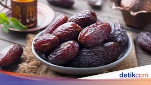 Sehat alami dengan minum jus susu kurma ditambah madu yang nikmat enak dan lezat juga berkhasiat untuk menjaga kesehatan. Manfaat Sehat Dan Cara Membuat Susu Kurma Sendiri