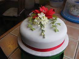 Fondant Covered Cake Decorated With Gum Paste Sugar Poinsettia Blossoms Ivy Sugarflo Flower Cake Decorations Sugar Flowers Cake Christmas Cake Decorations