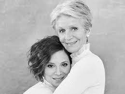 Február 19., 23:55 a lap szövege creative commons nevezd meg! Szinetar Dora Nok Lapja