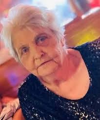 Deena Arnold's Instagram, Twitter & Facebook