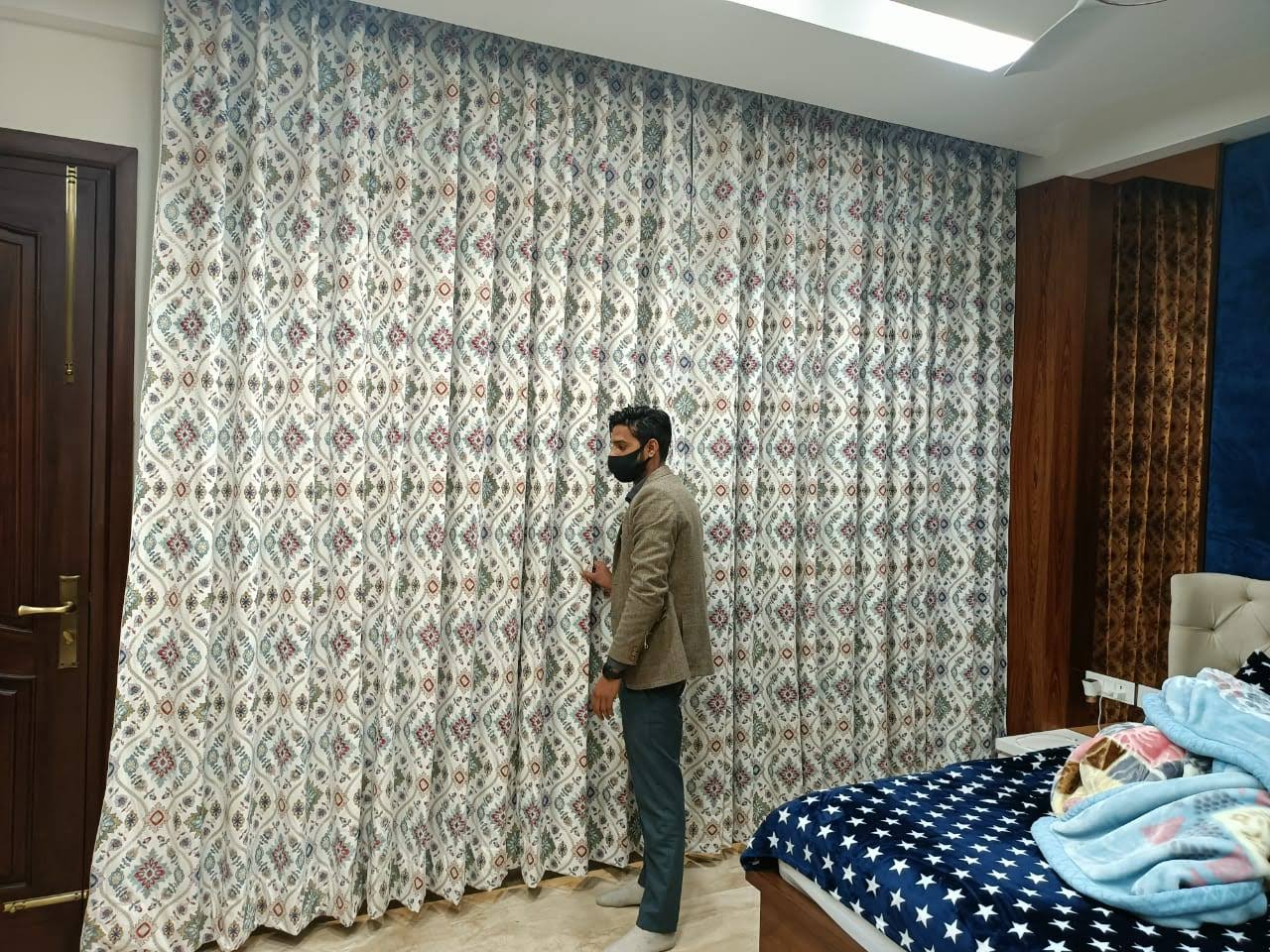Curtain product image