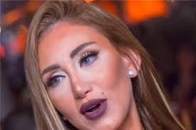 مختار لص فاشل، يعرف بأمر مسابقة جديدة تنعقد في إحدى الفنادق تحت عنوان (أحسن أب)، ويقرر أن يضع الخطة من أجل سرقة أموال الجائزة، ويستعين بطفل متسول في هذه العملية. Ø±ÙŠÙ‡Ø§Ù… Ø³Ø¹ÙŠØ¯ Ø¨Ù†ÙŠÙˆÙ„ÙˆÙƒ Ø¬Ø¯ÙŠØ¯ Ù„Ø£ÙˆÙ„ Ù…Ø±Ø© Ø¨Ù‡Ø°Ø§ Ø§Ù„Ø´ÙƒÙ„ Ø§Ø®Ø¨Ø§Ø± Ø§Ù„Ù…ØºØ±Ø¨