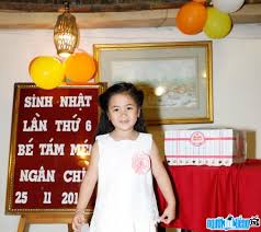 Năm 2009, diễn viên nhí anh thư gây ấn tượng khi đóng vai cô bé ngọc yến trong phim truyền hìnhgia đình phép thuật. Diá»…n Vien Nhi Nguyá»…n Ngá»c Ngan Chi