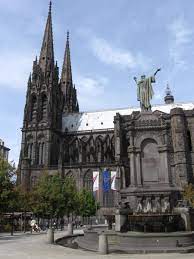 This makes it appear very dark. Structurae En Clermont Ferrand Cathedral