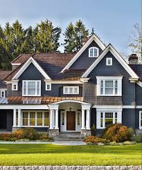 J Habite En Un Maison En Les Banlieue De Burlington Avec Ma Soeur Ma Mere Mon Pere Et Mon Chien Fergus Famill Maison Exterieure Maison Style Facade Maison