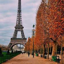 Gambar air terjun yang didapatkan sangat berbeda dari kebanyakan dan tentu kelihatan sangat cantik ditambah dengan hijaunya hutan di sekitarnya. 15 Gambar Menara Eiffel Yang Keren Ini Bisa Kamu Gunakan Sebagai Wallpaper Hp Yukepo Com