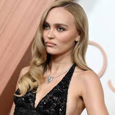 Lily-Rose Depp Makes Her 2025 Oscars Red Carpet Debut in a Naked Dress |  Marie Claire