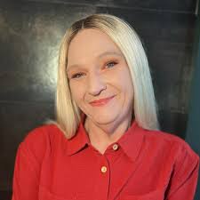 Vanessa Cross's Instagram, Twitter & Facebook