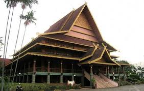 Gambar rumah adat riau diatas bernama rumah melayu lipat kajang. Rumah Adat Riau Sejarah Dan Penjelasan Lengkap Beserta Gambar