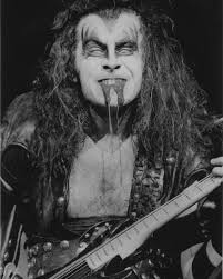 Kisstory Long Beach Arena Long Beach, California, May 31, 1975 Opening Act:  James Gang Attendance: 7,000 Photographers includes : Julian Baum, Neil  Zlozower & Fin Costello. Set List: Deuce, Strutter, Got To