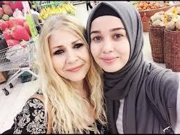 Emma maembong dan yaya maembong adalah kakaknya. Nama Paling Trending Gara Gara Umum Buka Tudung Ini 10 Trivia Menarik Emma Maembong Yang Mungkin Korang Belum Tahu Media Hiburan