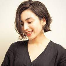 外ハネボブは前髪あり 前髪なし 自分の大人かわいいを見つけて hair ミディアムボブのヘアスタイル パーマ ショートボブ 前髪なし ボブ