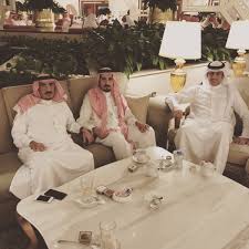 كان الإخبارية Ar Twitter الشيخ فيصل بن بندر الدويش شيخ قبيله مطير والشيخ عبدالرحمن بن مشل الدويش اثناء زياره خادم الحرمين للدوحه
