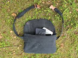 Die tasche ist zwar schon lange fertig, aber ich blogge lieber über genäht klamotten und selbst darauf hatte ich keine riesen lust die letzten wochen. Upcycling Projekt Gurteltasche Aus Einer Alten Jeans Nahen Kreativlabor Berlin