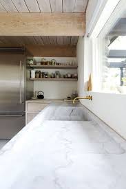 lavabo de cuisine en marbre et plan de travail en pierre blanche vancouver house house interior marble countertops kitchen