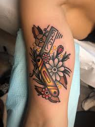 Straight razors are the preferred option for people who want better control, closer shave, and less friction and or irritation on your skin. Traditional Straight Razor From Jordan Skin Candy Tattoo Facebook