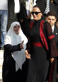 هذه هي الحقيقة التي يجب على كل إنسان أن يعرف أن عنوان الصراع مع الاحتلال هو القدس والأقصى واعتبر هنية أنه اليوم أزيلت الحدود الجغرافية داخل فلسطين التاريخية. Ø¨Ø§Ù„ØµÙˆØ± Ø£Ù†Ø§Ù‚Ø© Ø§Ù„Ø´ÙŠØ®Ø© Ù…ÙˆØ²Ø© Ø¹Ù‚ÙŠÙ„Ø© Ø£Ù…ÙŠØ± Ù‚Ø·Ø± ÙÙŠ ØºØ²Ø© Ø¨Ø±ÙÙ‚Ø© Ø²ÙˆØ¬Ø© Ù‡Ù†ÙŠØ©