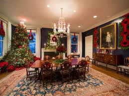 Step Inside The Vice President S Home During The Holidays White House Christmas White House Christmas Tree Christmas Dining Room