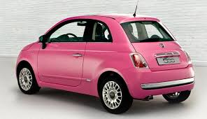 Le Top 5 Des Voitures Roses Pour Parader Feminines Dans Les Rues Voitures Roses Accessoires De Voiture Rose Voiture