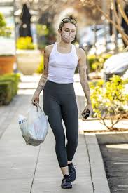 Miley ray cyrus was born destiny hope cyrus on november 23, 1992 in franklin, tennessee to tish cyrus & billy ray cyrus. Miley Cyrus Turns Heads As She Steps Out In Completely See Through Tank Top Aktuelle Boulevard Nachrichten Und Fotogalerien Zu Stars Sternchen