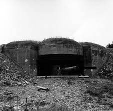 Im innenbereich wurde im erdgeschoss ein altes eichenparkett sehr aufwendig gereinigt und. Bunker Zu Verkaufen Artilleriebatterie York In Der Normandie Welt