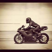 Pin By Bianca Oana On Four Wheels Move Body Two Wheels Move Soul Ducati Motorcycle Cool Bikes