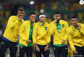 Pandemia atrapalha planejamento da seleção e força correção de rota. Selecao Brasileira De Futebol Masculino Conquistou O Premio Inedito Apos A Vitoria Contra Alemanha Purepeople