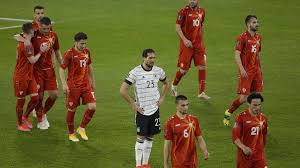 Dienstag startet deutschland gegen frankreich in die em. Wm Qualifikation Deutschland Verliert 1 2 Gegen Nordmazedonien