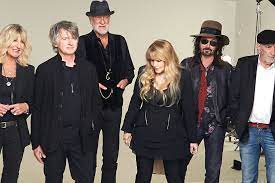 Fleetwood mac debuted in august 1967 and within two years became the biggest band in europe, outselling the beatles and the rolling stones. Fleetwood Mac Detail New Tour Talk Lindsey Buckingham Rolling Stone