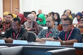 Pendidikan merupakan salah satu upaya untuk membangun dan meningkatkan mutu sumber daya manusia menuju era globalisasi yang penuh dengan tantangan sehingga disadari bahwa pendidikan merupakan sesuatu yang sangat penting bagi setiap individu. Guru Sebagai Agen Perubahan Sosialisasikan Pancasila Dan Konstitusi Pusat Pendidikan Pancasila Dan Konstitusi Ri