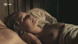 Sonja Gerhardt, Emilia Schüle - Ku'damm 56 (2016) (Sex, Nude, FF) Video »  Best Sexy Scene » HeroEro Tube