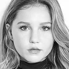 •1999• vengo de la perla del desierto 🏜. Ella Anderson Biography Net Worth Age Family Height Wiki