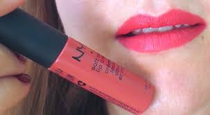 The matte lip cream goes on silky smooth, then sets to a pigmented matte finish. Nyx Soft Matte Lip Cream San Paulo