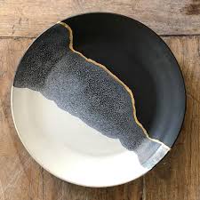 Black And Gold Dinner Plates Black White And Gold Line Dinnerplates Really Love The Kintsugi Like Appearance The Gold Line Makes Me Think Of The Fir Glazes For Pottery Kintsugi Ceramics