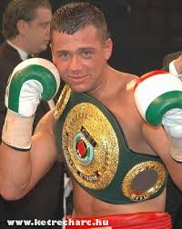 Már hetek óta hallani, hogy kovács vipera attila csapatot talált. Kovacs Vipera Attila Ketrecharc Mma Grappling