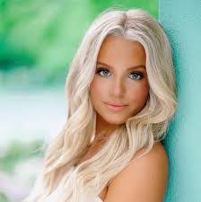 Kelly Dillman's Instagram, Twitter & Facebook