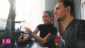 The interface makes sense to a first time user after a short time of toying around, or even after a short tutorial. Adobe After Effects Vs Premiere Pro Welches Programm Sollten Sie Verwenden Moyens I O