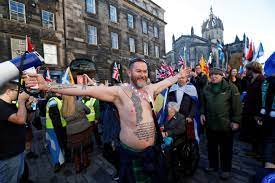 Realizar rutas definidas por la empresa; Decenas De Miles De Personas Marchan Por La Independencia De Escocia Publico