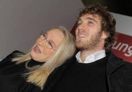 A quattro mesi e mezzo dalla morte del fratello Evan, scomparso a soli 18 anni in un incidente in moto, Andrea Delogu torna a parlare del dolore che sta attraversando e di
