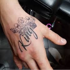 Others can go for their names , initials or those of a loved one, while some royal quotes can also add a new meaning to the basic crown design. 150 Images Of King Tattoos For Men 2021 Designs With Crown Hearts