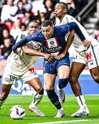 Why is nobody giving this guy the hype he deserves He's scoring against top  teams in and out PSG This season Scored against Arsenal Liverpool Chelsea  Man United And his last 8