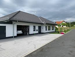 Breite doppelgarage grundriss einfamilienhaus mit integrierter garage im keller hausgalerie. Unsere Referenzen Ihr Wunschaus Von Bischoff Massivhaus Gmbh