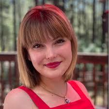 Amy Traylor's Instagram, Twitter & Facebook